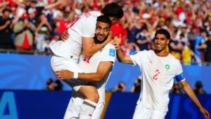 احتفال لاعبو المنتخب المغربي بالهدف الذي سجله إسماعيل صيباري مبكرًا في شباك المنتخب الاسكتلندي - 20 حزيران 2026 (الغارديان)