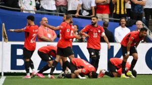 لاعبو المنتخب المصري يحتفلون بعد تسجيل محمود صابر هدفا في شباك إيران - 26 حزيران 2026 (رويترز)