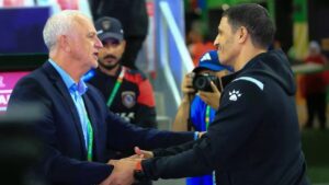 مدرب الأردن جمال السلامي مع مدرب العراق غراهام أرنولد في كأس العرب - 15 كانون الأول 2025 (الاتحاد العراقي لكرة القدم