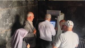 متقاعدون يتقاضون معاشاتهم في دمشق - 26 أيار 2026 (المصرف التجاري السوري)