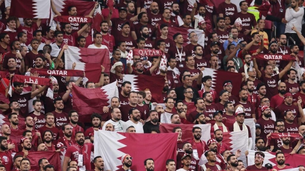 جماهير المنتخب القطري لكرة القدم في افتتاح كأس العالم قطر 2022- 20 تشرين الثاني 2022 (وكالة الأنباء القطرية)