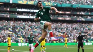 احتفال اللاعب المكسيكي راؤول خمينيز بهدف في شباك جنوب إقريقيا- 11 حزيران 2026 (The Athletic)