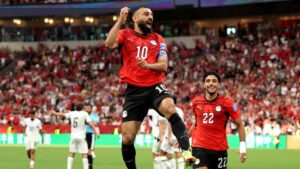 يحتفل قائد المنتخب المصري محمد صلاح بهدف التقدم على منتخب نيوزيلندا في ملعب 