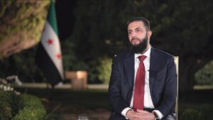 من حوار الرئيس السوري أحمد الشرع مع الإعلامي اللبناني طوني خليفة (لقطة شاشة)