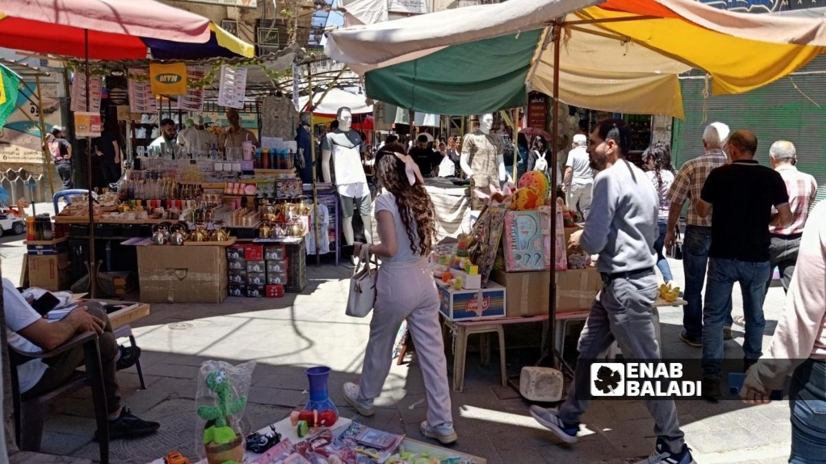انتشار البسطات في أحد شوارع السويداء - 22 حزيران 2026 (عنب بلدي)