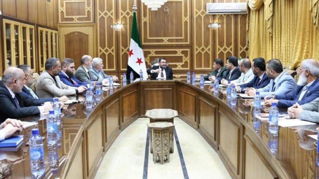 وزير العدل مظهر الويس يناقش مع القضاة الغرف القضائية المختصة بمسار العدالة الانتقالية ـ 21 حزيران 2026 (وزارة العدل السورية)