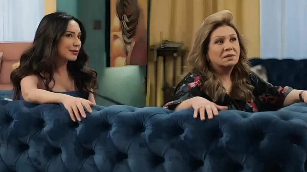 الفنانتان أمل عرفة وأمل الدباس في مشهد من مسلسل "يا أنا يا هي 2" ـ 6 آذار 2026 (قناة رؤيا)