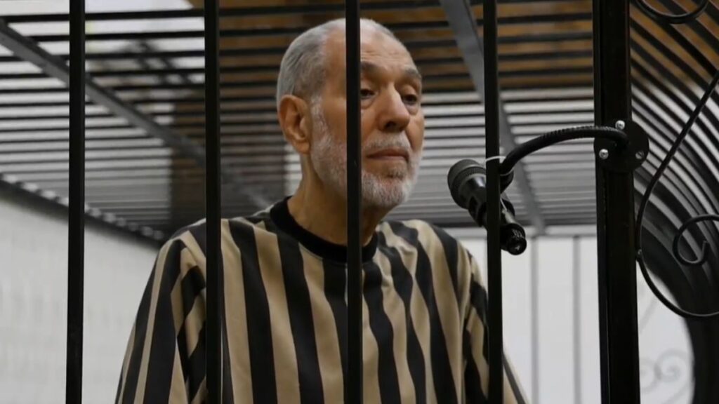 المفتي العام لسوريا خلال عهد النظام السوري السابق يواجه اتهامات بالتحريض واستغلال النفوذ في محكمة الجنايات الرابعة بدمشق - 25 حزيران 2026 (وزارة العدل/ لقطة شاشة)
