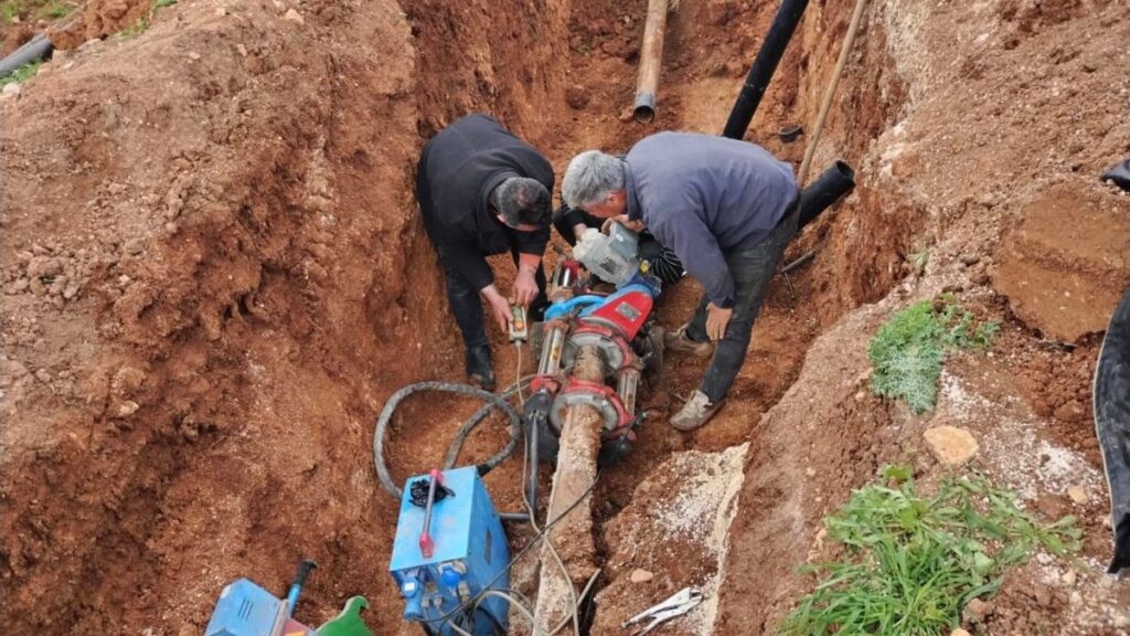 شركة المياه في حلب تنفذ أعمال صيانة في ريف مدينة عفرين شمالي حلب - 12 نيسان 2026 (الشركة العامة لمياه الشرب والصرف الصحي في حلب)