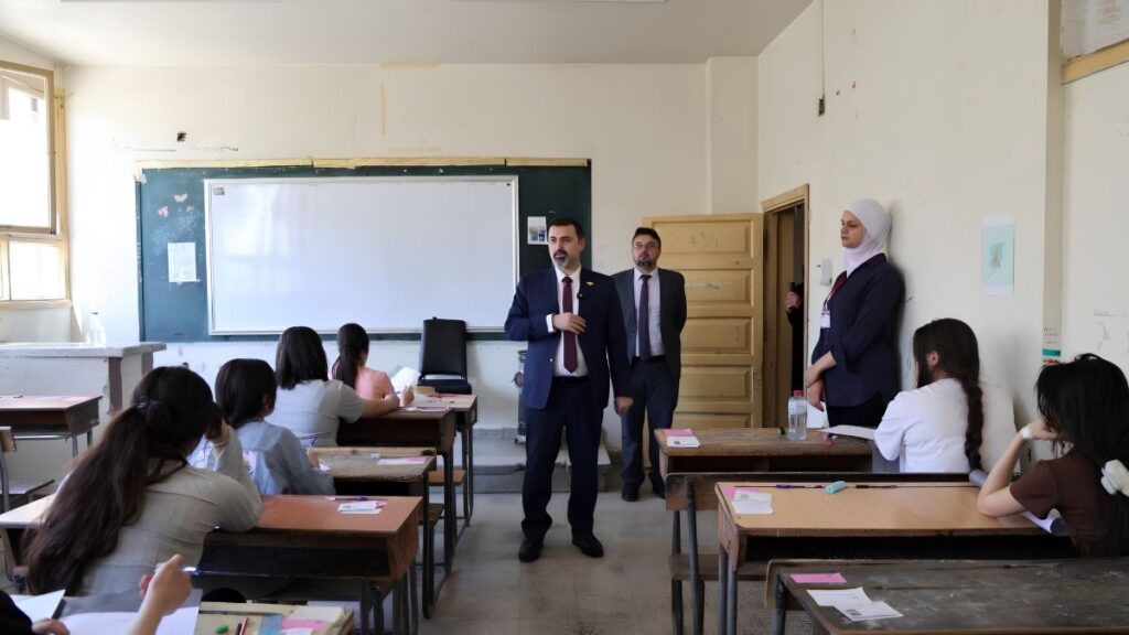 وزير التربية محمد تركو يجري جولة على مدارس دمشق لمتبعة الأجواء الامتحانية لطلاب الشهادة الثانوية ـ 13 حزيران 2026 (وزارة التربية)