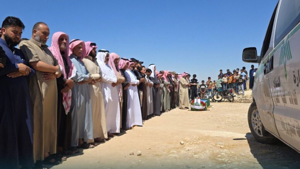 مراسم تشييع جثماني جنديين من الجيش السوري بعد استهدافهما قرب مدينة منبج شمال شرق حلب -20 حزيران 2026 (الإخبارية السورية)