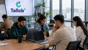 الخبرة المهنية الرقمية تُكتسب بالتنفيذ الفعلي والعمل الجماعي لا بالدورات النظرية (عنب بلدي/مولّدة بالذكاء الاصطناعي)
