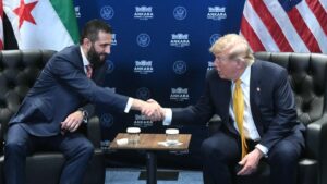الرئيس السوري أحمد الشرع يلتقي نظيره الأمريكي دونالد ترامب على هامش قمة الناتو المقامة في تركيا - 8 تموز 2026 (AFP)