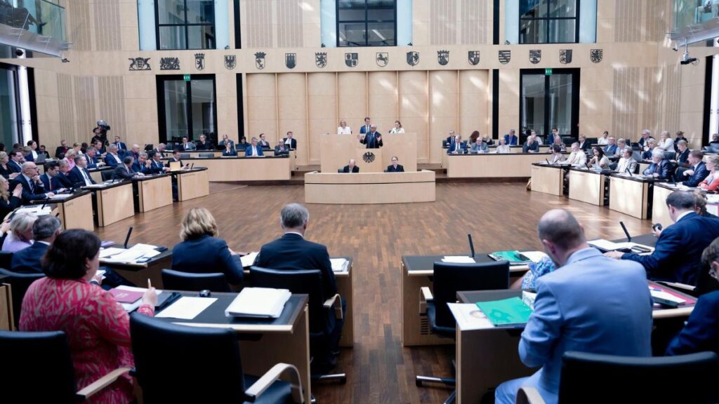 البوندسرات يطرح مشروع قانون يجرم إنكار حق إسرائيل في الوجود (Bernd Elmenthaler/Geisler-Fotopress/picture alliance)