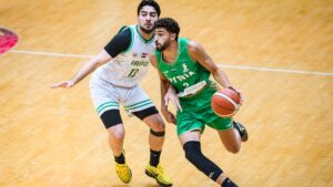 جانب من مباراة المنتخب السوري لكرة السلة أمام نظيره العراقي في تصفيات كأس العالم 2027 - 2 تموز 2026 (FIBA)
