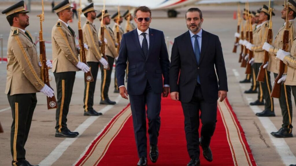 وزير الخارجية السوري أسعد الشيباني يستقبل الرئيس الفرنسي إيمانويل ماكرون في مطار دمشق الدولي - 6 تموز 2026 (سانا)