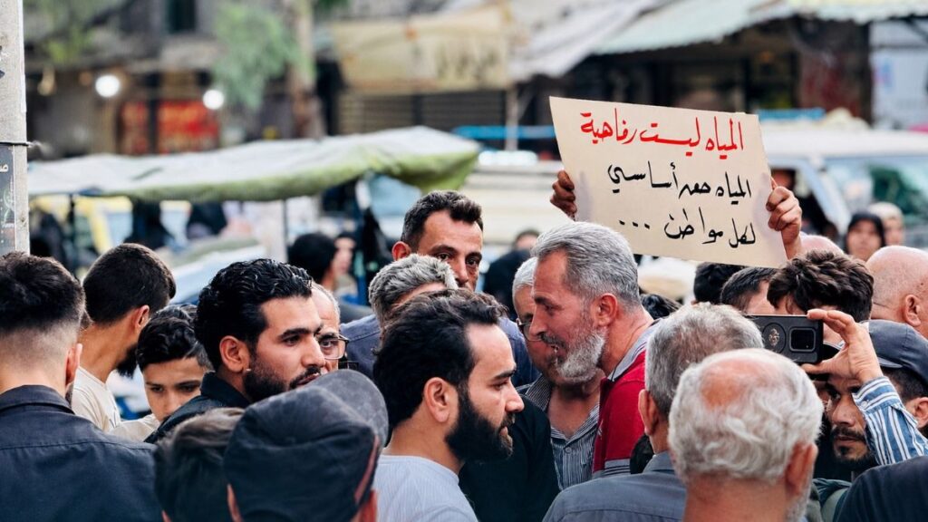 احتجاج أهالٍ من حي السكري بمدينة حلب لانقطاع المياه المستمر- 13 تموز 2026 (الإخبارية السورية)