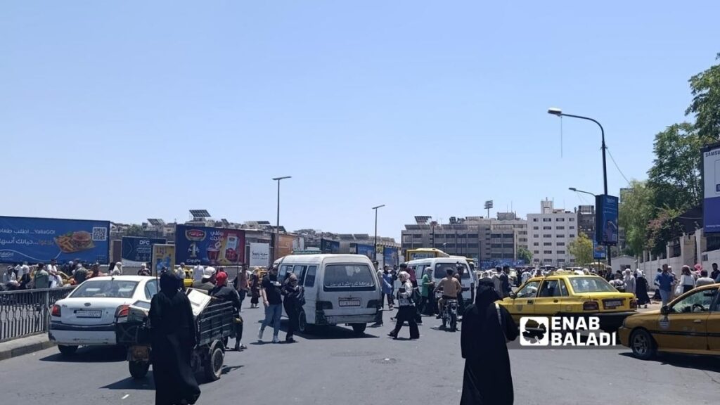 حركةالأهالي في أحد الشوارع في مدينة دمشق - 24 تموز 2026 (عنب بلدي/ أمير حقوق)