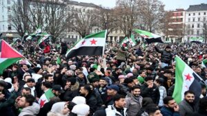 احتفال الجالية السورية في برلين بسقوط حكم بشار الأسد 8 كانون الأول 2024 (CNN)