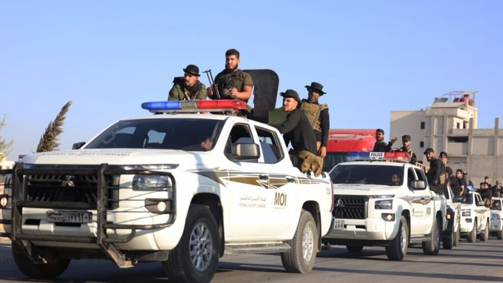 عناصر من قيادة الأمن الداخلي في حملة أمنية بريف دمشق لتوقف عدد من المطلوبين - 24 تموز 2026 (وزارة الداخلية)