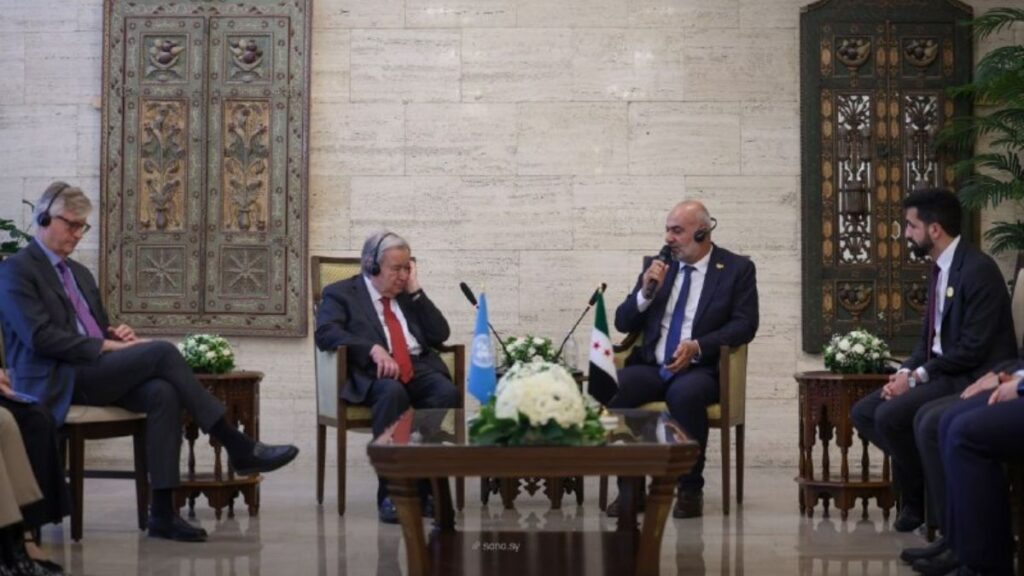محافظ القنيطرة غسان أحمد يبحث الانتهاكات الإسرائيلية في الجنوب السوري خلال لقائه مع الأمين العام للأمم المتحدة أنطونيو غوتيريش - 25 تموز 2026 (سانا)