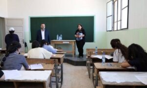 طلاب يقدمون امتحان الدورة الاستثنائية لمحافظة السويداء في ريف المحافظة الشمالي - 29 آب 2026 (وزارة التربية)