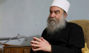 الرئيس الروحي لطائفة الموحدين الدروز في السويداء حكمت الهجري خلال مقابلة مع وكالة 