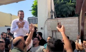 الإفراج عن الصحفي حمزة عباس - 3 آب 2026 (صبحي البصاص/ فيسبوك)