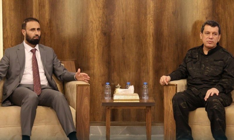 من اجتماع قائد "قوات سوريا الديمقراطية" (قسد) مظلوم عبدي مع المبعوث الرئاسي زياد العايش - 13 آب 2026 (الإخبارية السورية)