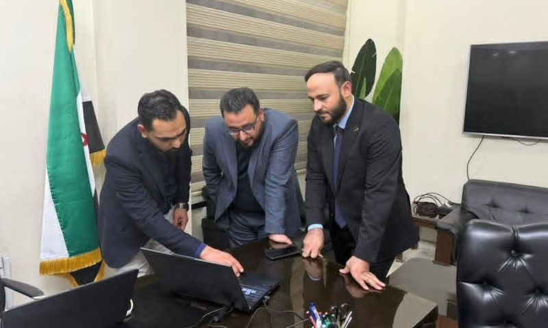 من اجتماع رئيس لجنة الكسب غير المشروع باسل السويدان مع محافظ حلب عزام الغريب في مبنى اللجنة للاطلاع على آلية عملها - 27 نيسان 2026 (لجنة الكسب غير المشروع)