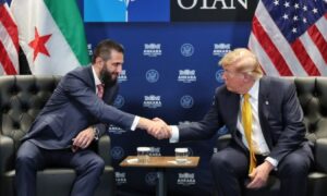الرئيس السوري أحمد الشرع إلى جانب نظيره الأمريكي دونالد ترامب في لقاء على هامش مؤتمر الناتو في تركيا - 8 تموز 2026 (رئاسة الجمهورية)