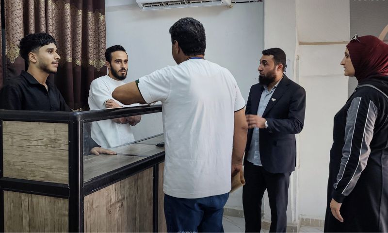 جولة رقابية على إحدى شركات الصرافة في محافظة دير الزور السورية - 9 آب 2026 (سانا)
