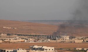 دخان يتصاعد من مستودع أسلحة عقب انفجار وقع في قرية العيس بريف حلب الجنوبي - 21  أيلول 2026 (رويترز)
