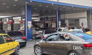 ازدحام أمام محطة وقود في محافظة اللاذقية بسبب نقص مادة البنزين - 28 أيلول 2026 (عنب بلدي)