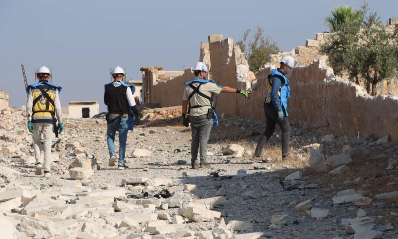 انتشار عناصر الدفاع المدني في بلدة العيس بريف حلب بعد انفجار مستودع ذخيرة لأحد مواقع الجيش السوري في محيط البلدة - 21 أيلول 2026 (مديرية الطوارئ وإدارة الكوارث في حلب)