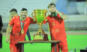 يحتفل لاعبا نادي الاتحاد محمد ريحانية وزكريا حنان بالفوز بلقب كأس السوبر السوري لموسم 2026-2027 - 12 أيلول 2026 (نادي الاتحاد الحلبي)
