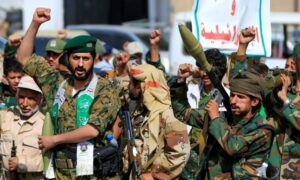 مقاتلون من الحوثيين خلال تحرك في صنعاء- 10 أيلول 2026 (AFP)
