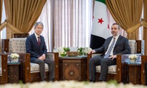 لقاء وزير الخارجية والمغتربين أسعد الشيباني مع مساعد وزير خارجية اليابان كييتشي إيواموتو لبحث العلاقات بين سوريا واليابان - 2 آب 2026 (وزارة الخارجية والمغتربين السورية)