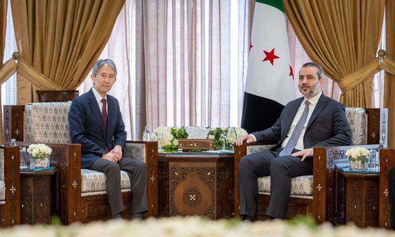 لقاء وزير الخارجية والمغتربين أسعد الشيباني مع مساعد وزير خارجية اليابان كييتشي إيواموتو لبحث العلاقات بين سوريا واليابان - 2 آب 2026 (وزارة الخارجية والمغتربين السورية)