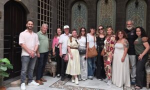 أبناء من الجالية اليهودية خلال زيارة إلى كنيس "الفرنج" في حارة اليهود بدمشق ـ 24 حزيران 2026 (جوزيف جاجاتي)
