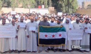معلمون في ريف دير الزور الشرق ينفذون إضرابًا مفتوحًا احتجاجًا على قرار إلغاء مجمع الفرات – 17 أيلول 2026 (عنب بلدي)