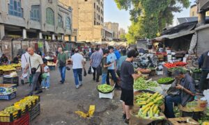 مواطنون يتسوقون في سوق الهال القديم بدمشق - 16 أيلول 2026 (عنب بلدي/أحمد مسلماني)