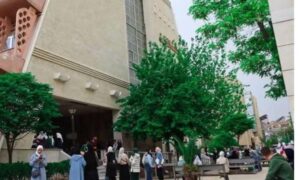 طلاب جامعيون أمام كلية التربية بدمشق _ 5 آب 2026 (الهيئة الطلابية في كلية التربية)