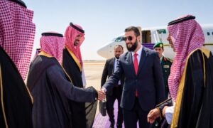 الرئيس السوري أحمد الشرع يصل إلى السعودية للقاء ولي العهد محمد بن سلمان - 6 تشرين الأول 2026 (سانا)
