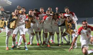 يحتفل لاعبو نادي حمص الفداء بالتأهل إلى دور ربع النهائي من بطولة كأس التحدي الآسيوي - 23 تشرين الأول 2026 (نادي الوثبة الرياضي)