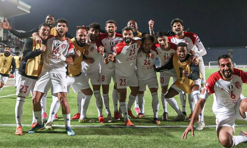 يحتفل لاعبو نادي حمص الفداء بالتأهل إلى دور ربع النهائي من بطولة كأس التحدي الآسيوي - 23 تشرين الأول 2026 (نادي الوثبة الرياضي)