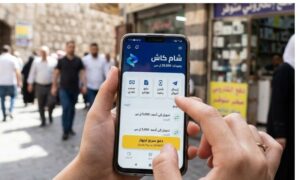 يستخدم المحتالون أساليب متعددة للوصول إلى بيانات مستخدمي خدمات الدفع الإلكتروني، بينها الروابط المزيفة وانتحال صفة الموظفين (عنب بلدي/مولّدة بالذكاء الاصطناعي)