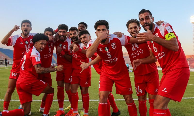 احتفال لاعبو نادي حمص الفداء بتسجيل الهدف الثاني في شباك نادي النجمة اللبناني في كأس التحدي الآسيوي - 20 تشرين الأول 2026 (نادي حمص الفداء الرياضي)