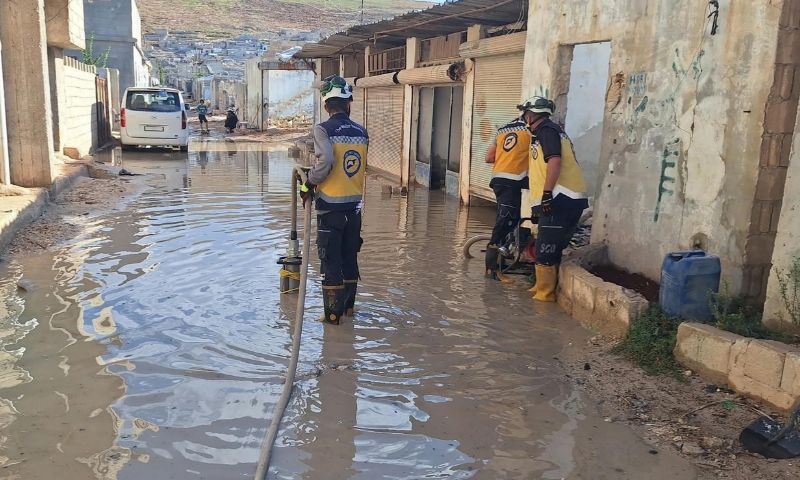 استجابة فرق وزارة الطوارئ وإدارة الكوارث للآثار الناجمة عن الهطولات المطرية الغزيرة التي شهدتها أحياء مدينة حلب- 1 تشرين الأول 2026 (الدفاع المدني السوري)