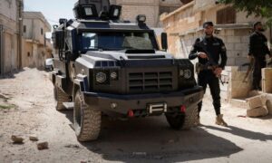 انتشار أمني في مدينة الصنمين بريف درعا بعد مقتل ثلاثة عناصر من قوى الأمن خلال ‏تنفيذ مهمة أمنية لإلقاء القبض على أحد المطلوبين في المدينة - 17 أيلول 2026 (سانا)